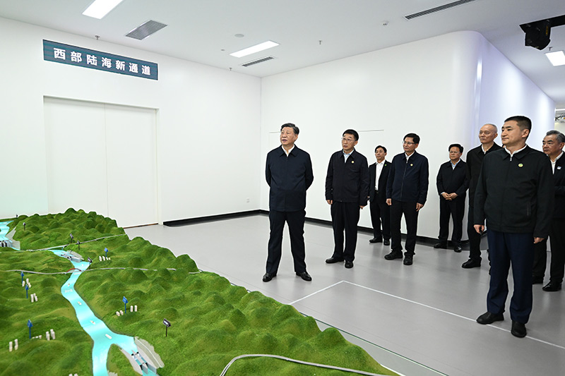 习近平在广西考察时强调 
解放思想创新求变向海图强开放发展 
奋力谱写中国式现代化广西篇章 
蔡奇陪同考察「相关图片」