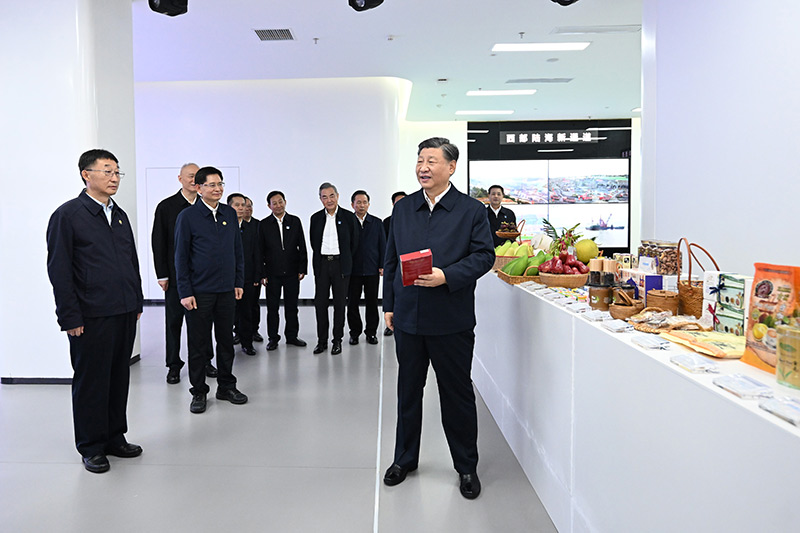 习近平在广西考察时强调 
解放思想创新求变向海图强开放发展 
奋力谱写中国式现代化广西篇章 
蔡奇陪同考察「相关图片」